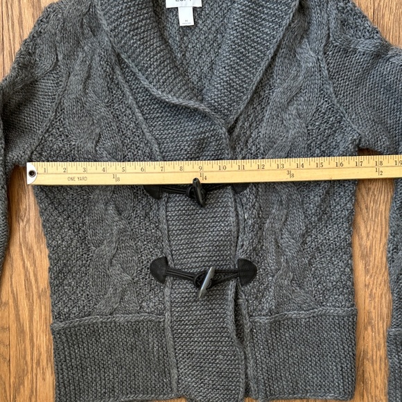 LOFT Gray Cable Knit Cardigan Toggle Closure Cozy Sweater Size Medium - Picture 7 of 10